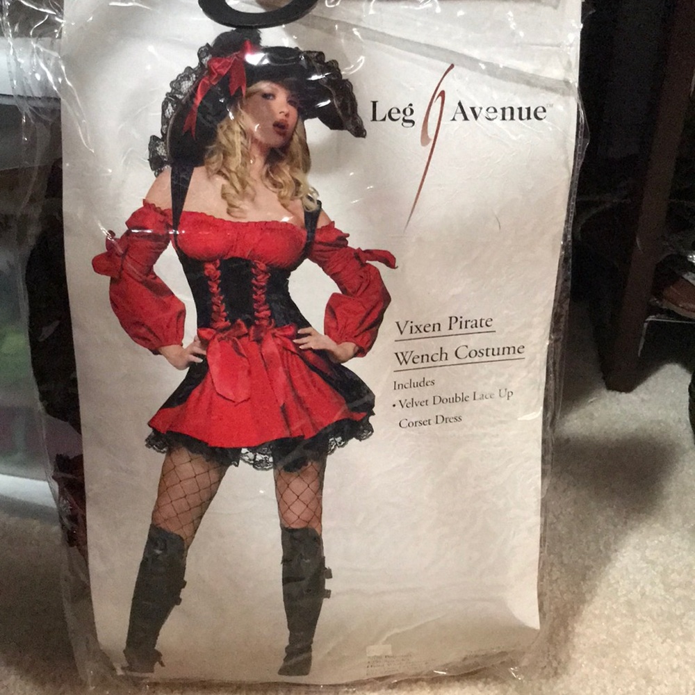 Vixen Pirate Wench Costume with Matching Hat